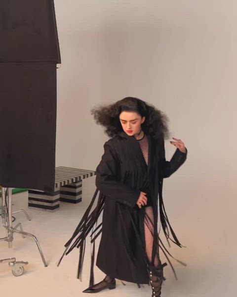 dance goth maisie williams clip