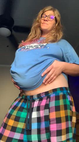 Would you fuck the pregnant Mom next door?