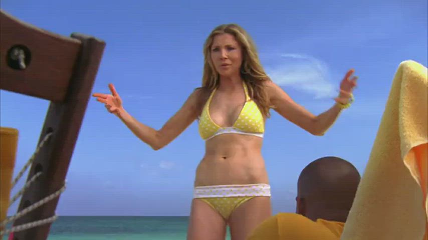 Sarah Chalke should've worn a thong for this scene