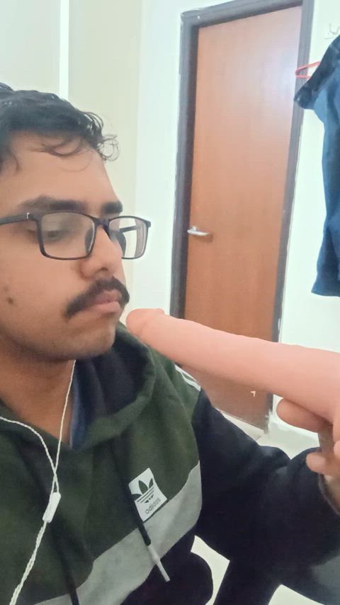 First time trying to deepthroat a dildo