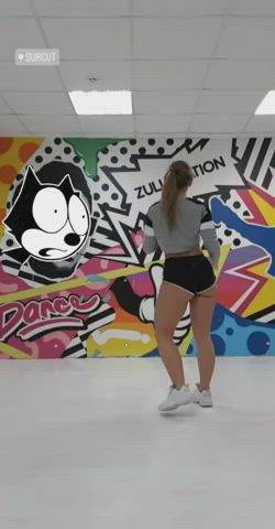 Big Ass Russian Twerking White Girl clip