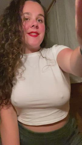 Red lipstick and no bra - top combo