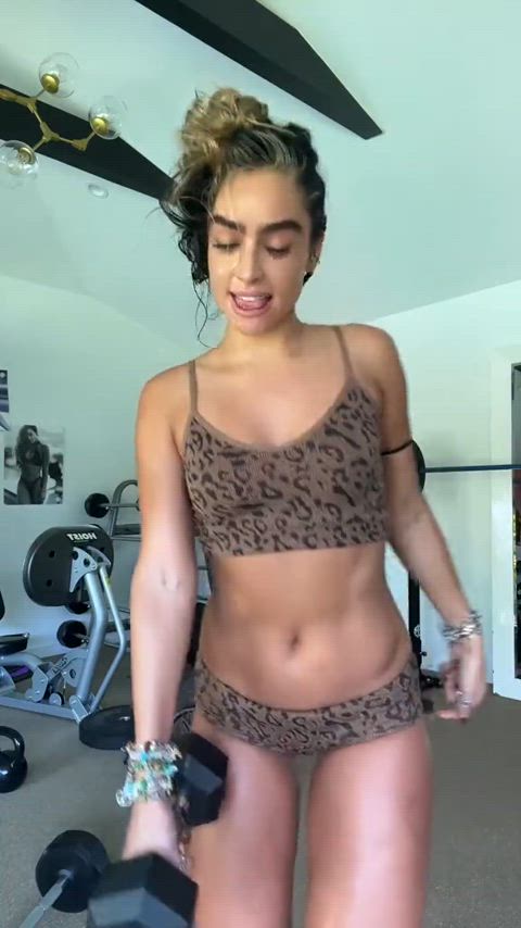 Sommer Ray shaking it