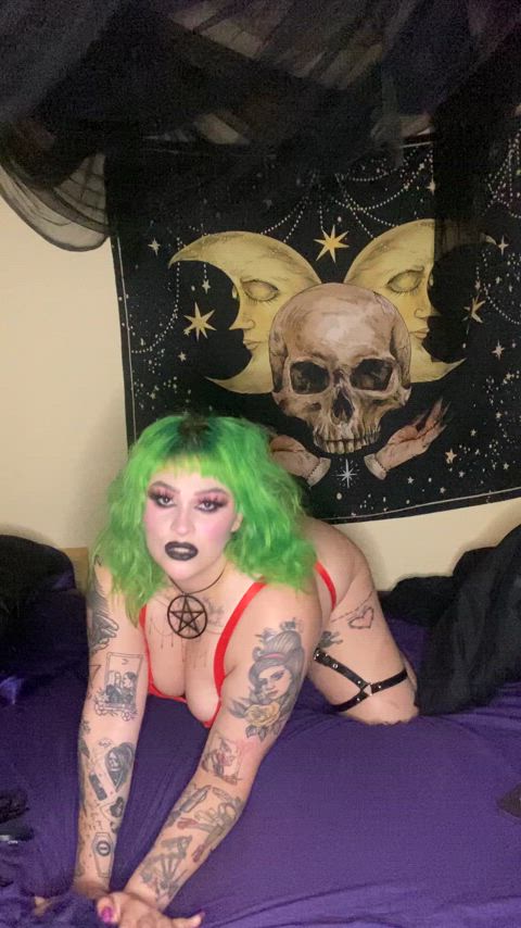 Satanic giantess domme of your nightmares 