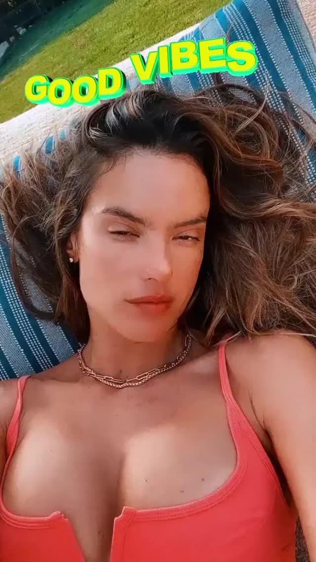 Alessandra Ambrosio clip