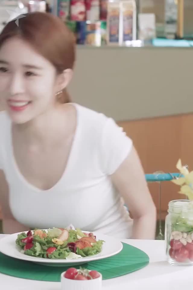 Yoo In Na for 태양의 신체건강 W (Interview) (Extended)