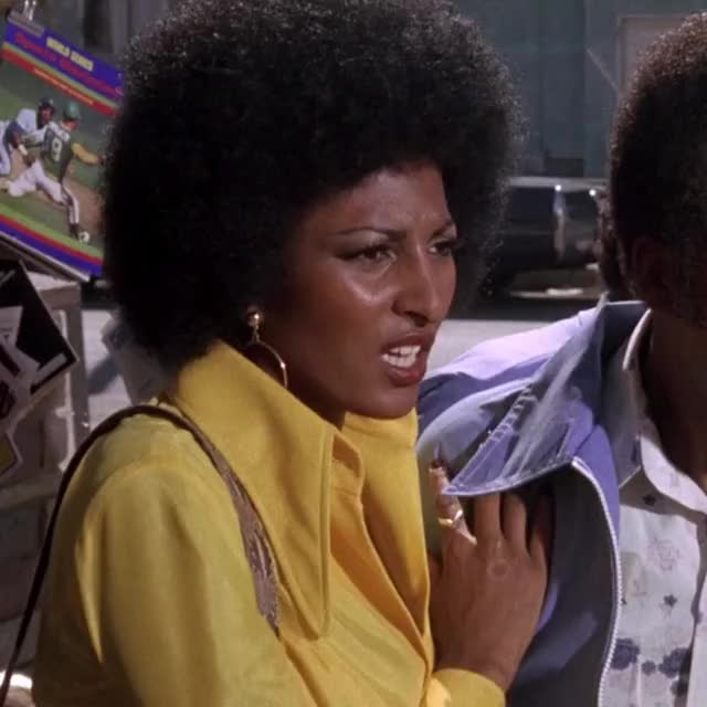 Foxy Brown - Pam grier shock hand before mouth