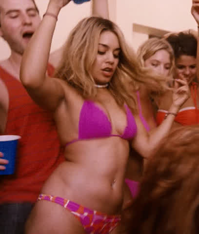 Vanessa Hudgens clip