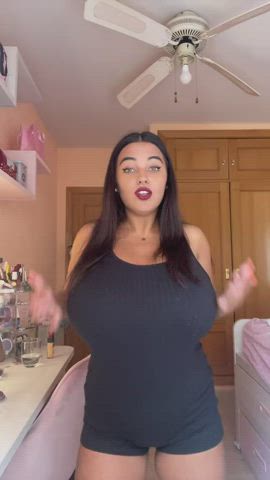 Busty Huge Tits Jiggling clip