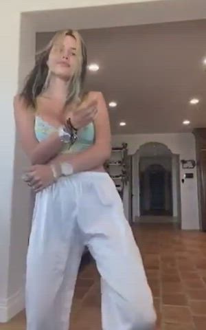 Bella Thorne Celebrity Huge Tits clip