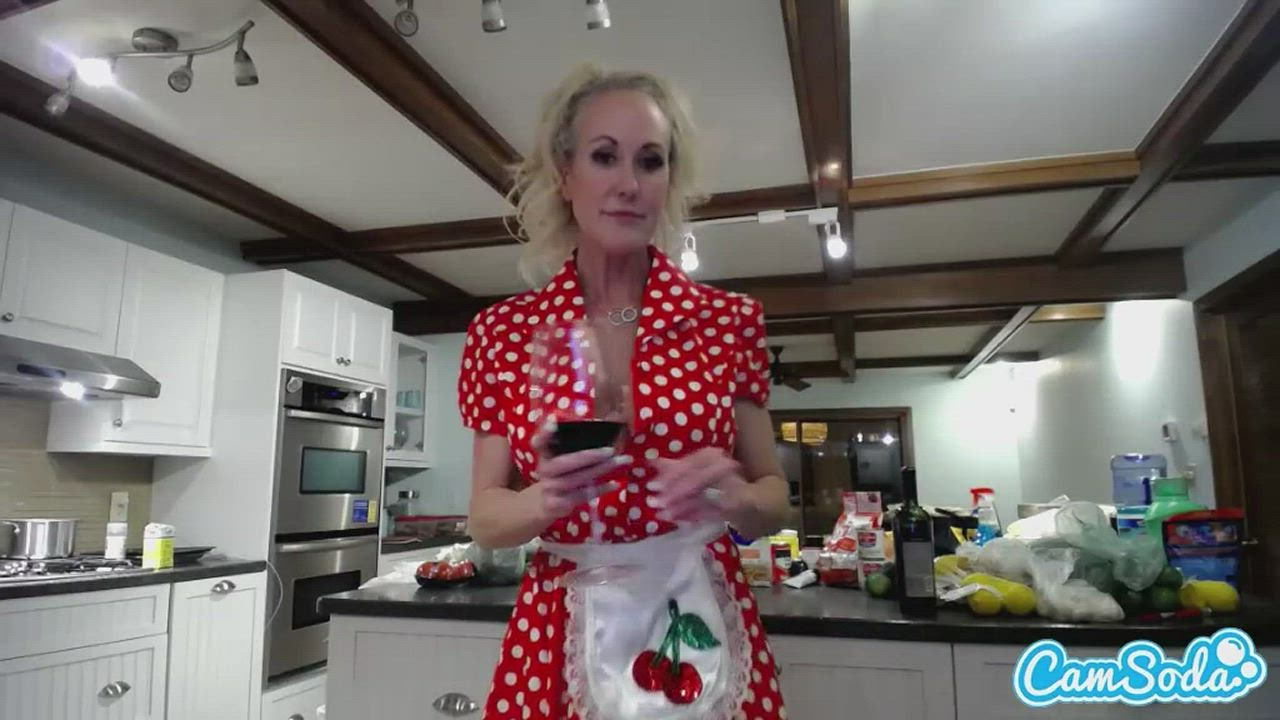 Queen MILF Brandi Love Shows Us How To Have Fun In The Kitchen!