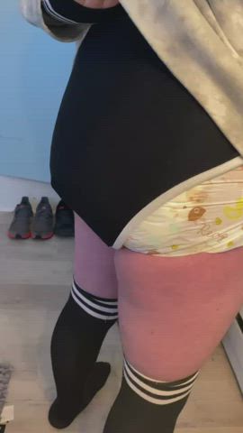 diaper femboy wet and messy clip