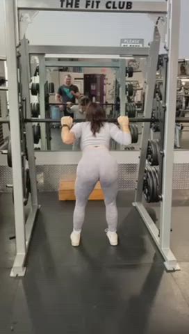 Ass Brunette Bubble Butt Gym MILF Workout clip