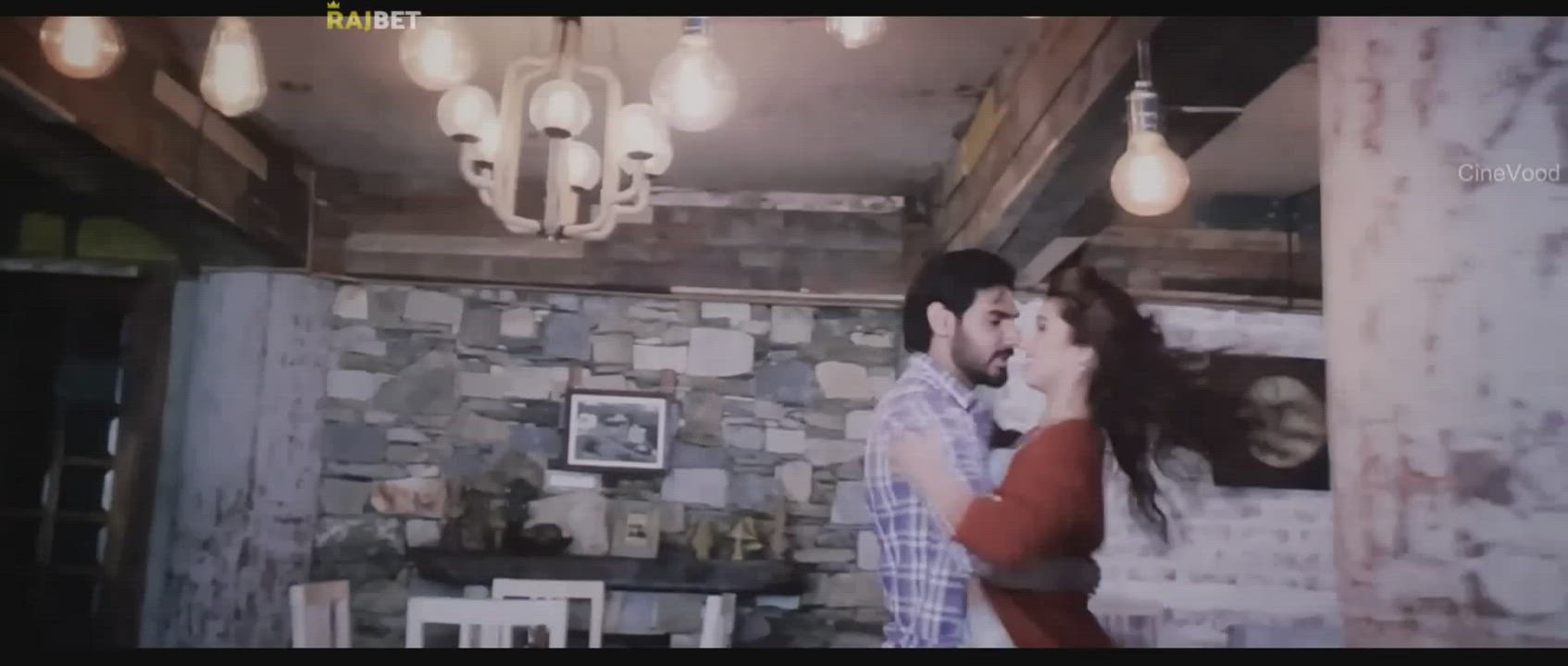 Tara Sutaria kissing scene in Tadap 2021