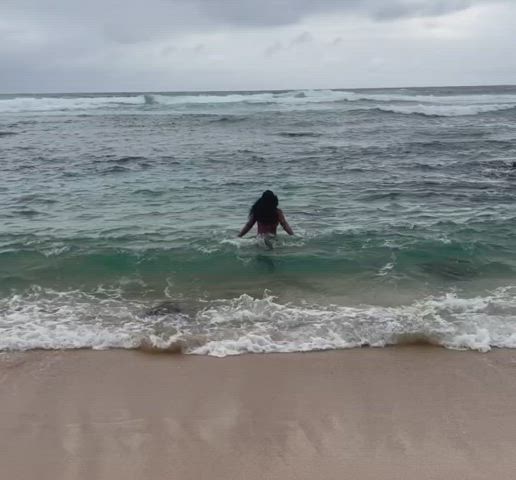 sza naked in the water