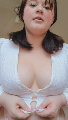 Chubby Cleavage Pale Perky clip