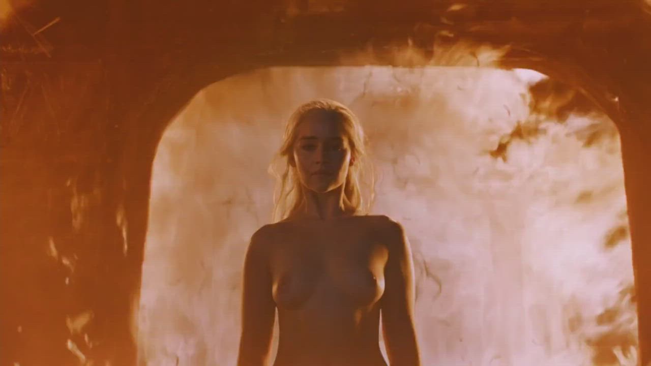 Emilia Clarke clip