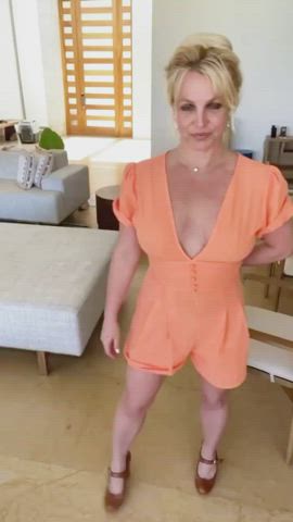 Britney Spears Cleavage Natural Tits clip