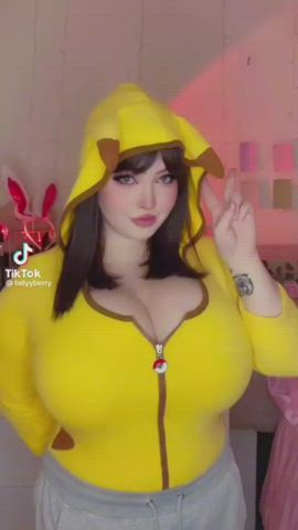 busty huge tits jiggling clip