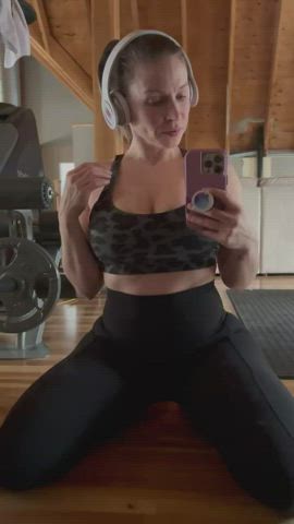 big tits fitness tease bigger-than-you-thought titty-drop clip