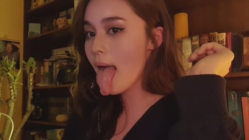 Asian Blowjob Tongue Fetish clip