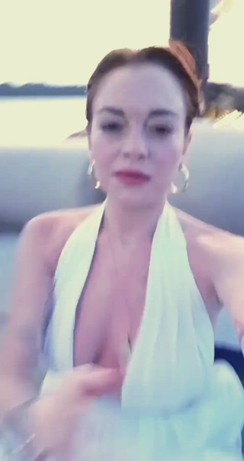 celebrity cleavage lindsay lohan clip
