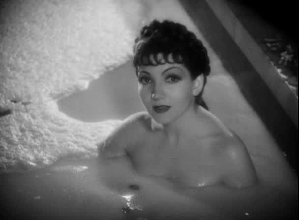 Areolas Bathtub Vintage clip