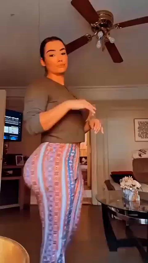 ass big ass jiggle jiggling leggings phat ass clothing-fetish fitness-girls clip