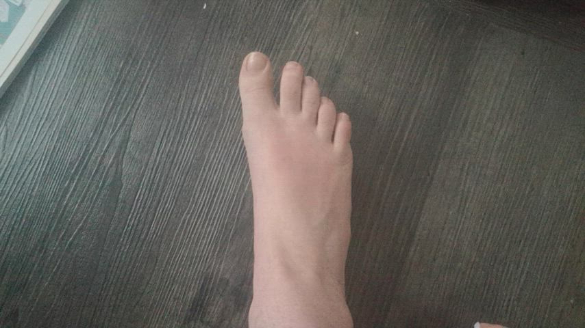 Taking care of my sunburned feet