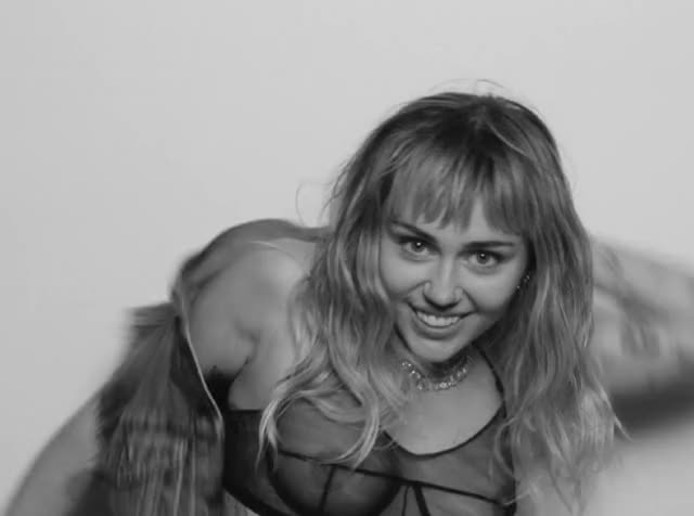 MileyCyrusSeeThroughSheIsComingGIF2