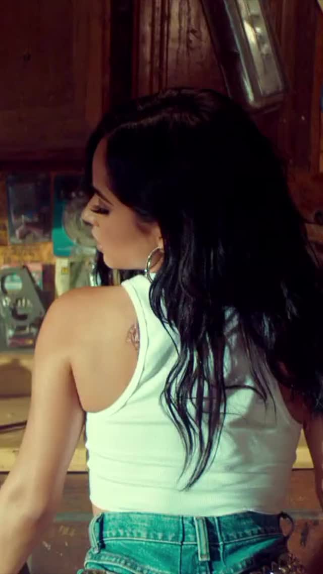 Becky G MV "They Ain´t Ready" Jeans Shorts