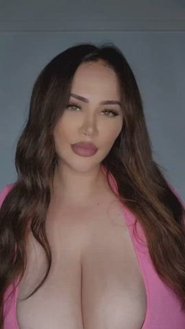 big tits boobs busty cleavage huge tits natural tits tits clip