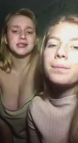 Two girls flashing underwear and handbra + full vid in the comments