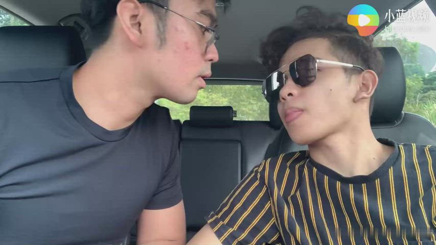 Car blowjob and kiss