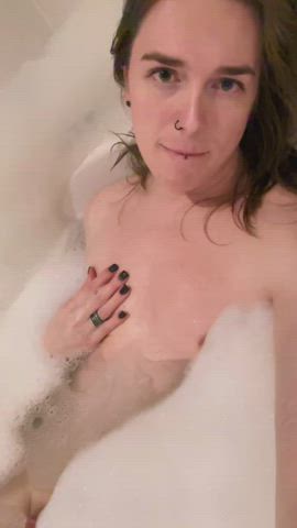 Who wants to join me in the bath? Room for more! 😘
