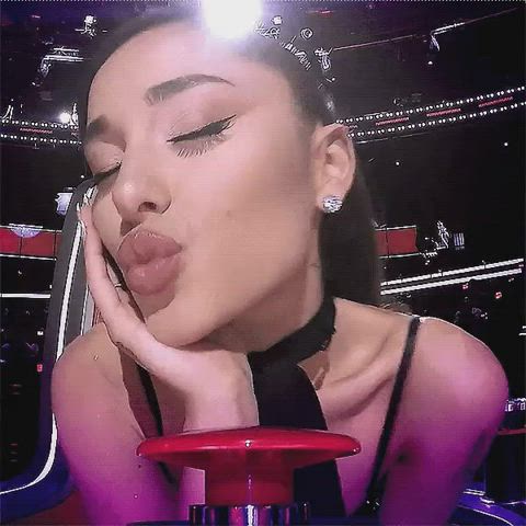 ariana grande celebrity lips clip