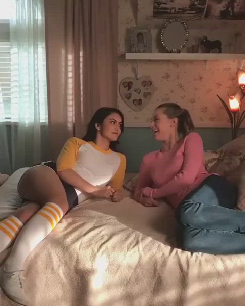 camila mendes lesbian lili reinhart clip