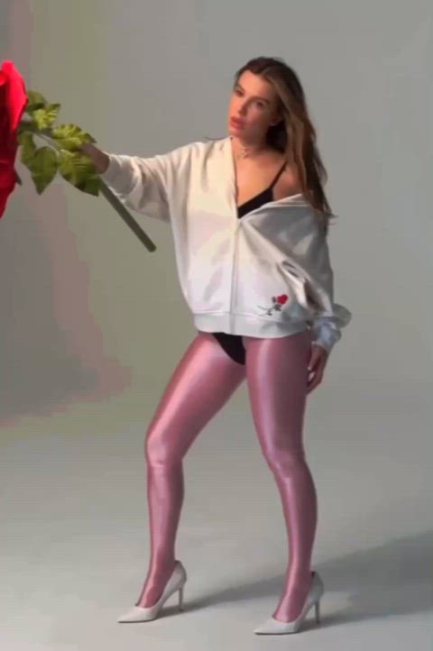 brunette celebrity legs clip