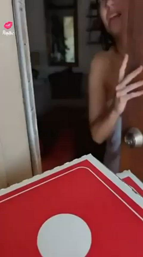 Olivia Mae Fucks and sucks the pizza delivery driver for the tip.