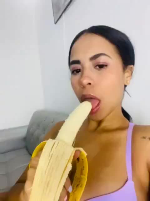 trinabnasty - Whats the correct way to eat a banana? #banana #lick #deepthroat #retweet