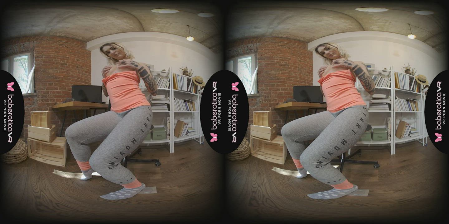 Babe Babes VR clip