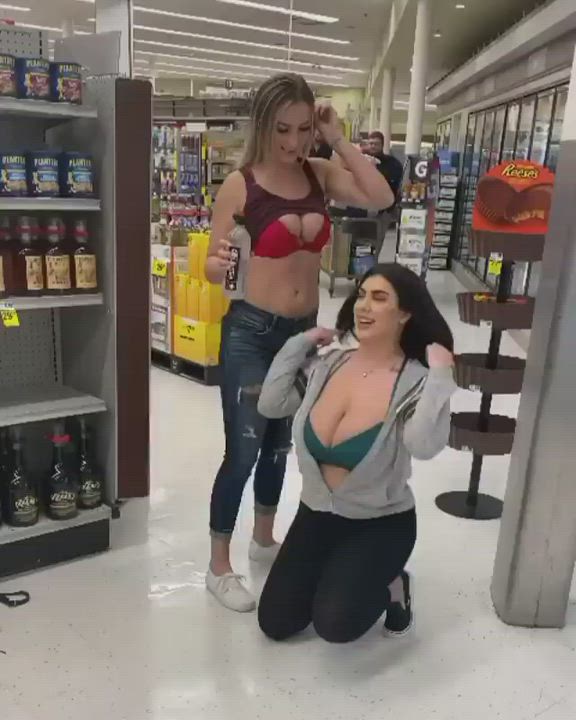 Pornchicks and Wal-Mart mix well