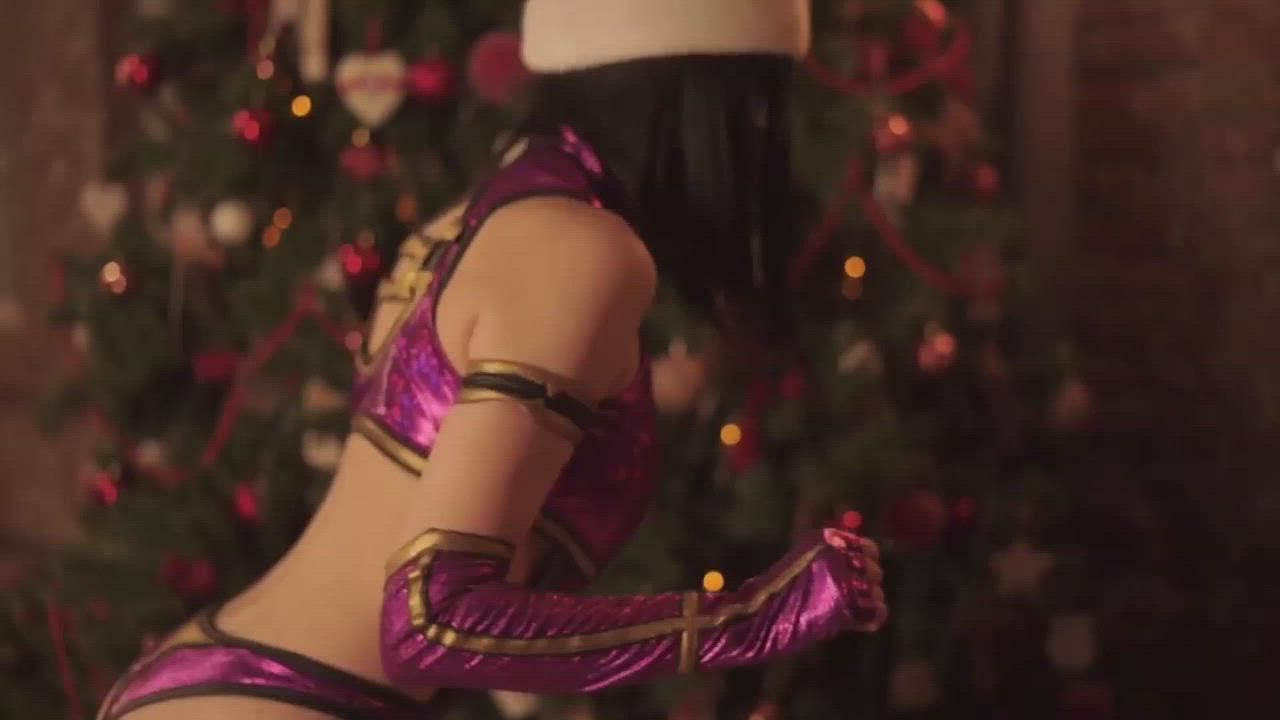 I wanna fuck her fat, tight ass in that Mileena costume 🤤