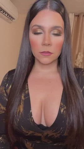 chubby cleavage latina thick clip