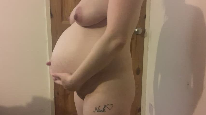 Showing off my 18 week bump for you to enjoy
