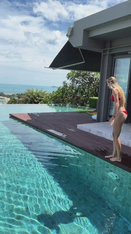 bikini blonde legs clip