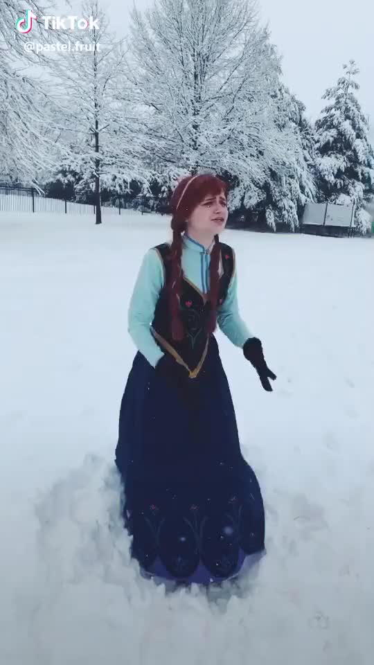 Anna finally let it go?❄️ #pastelmakesanna @snowylies #anna #frozen #elsa #cosplay
