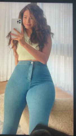 Squirting on Pokimane's thicc thighs again ?