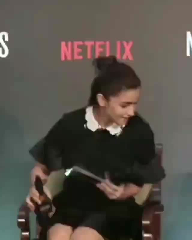 Alia Bhatt putting up a show for the reporters