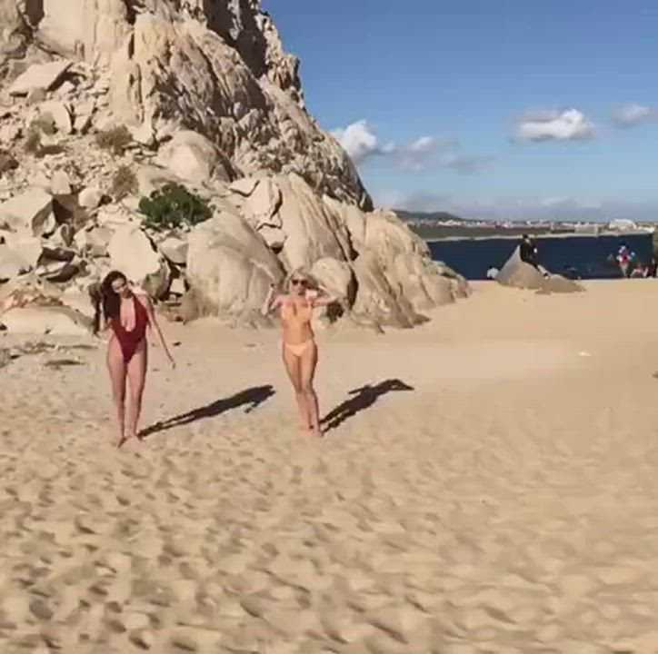 Bouncing Tits Summer Breeze clip
